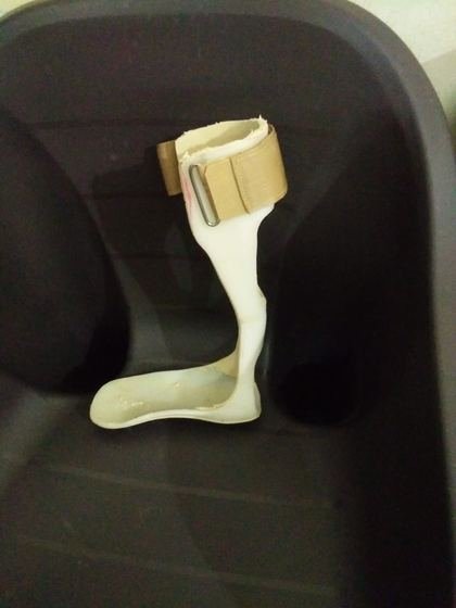 Single moulded AFO with calf strap