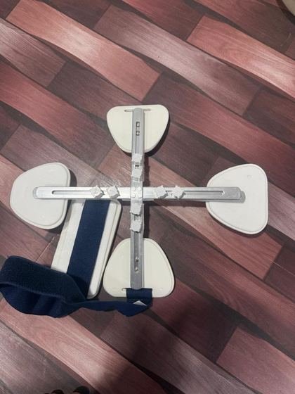 Cruciform hyperextension spinal brace with adjustable pads