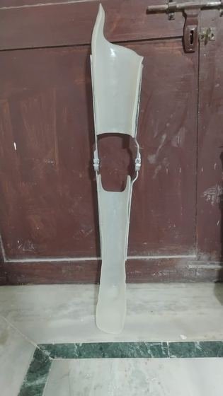 Thermoplastic KAFO seen in side profile showing the knee joint alignment